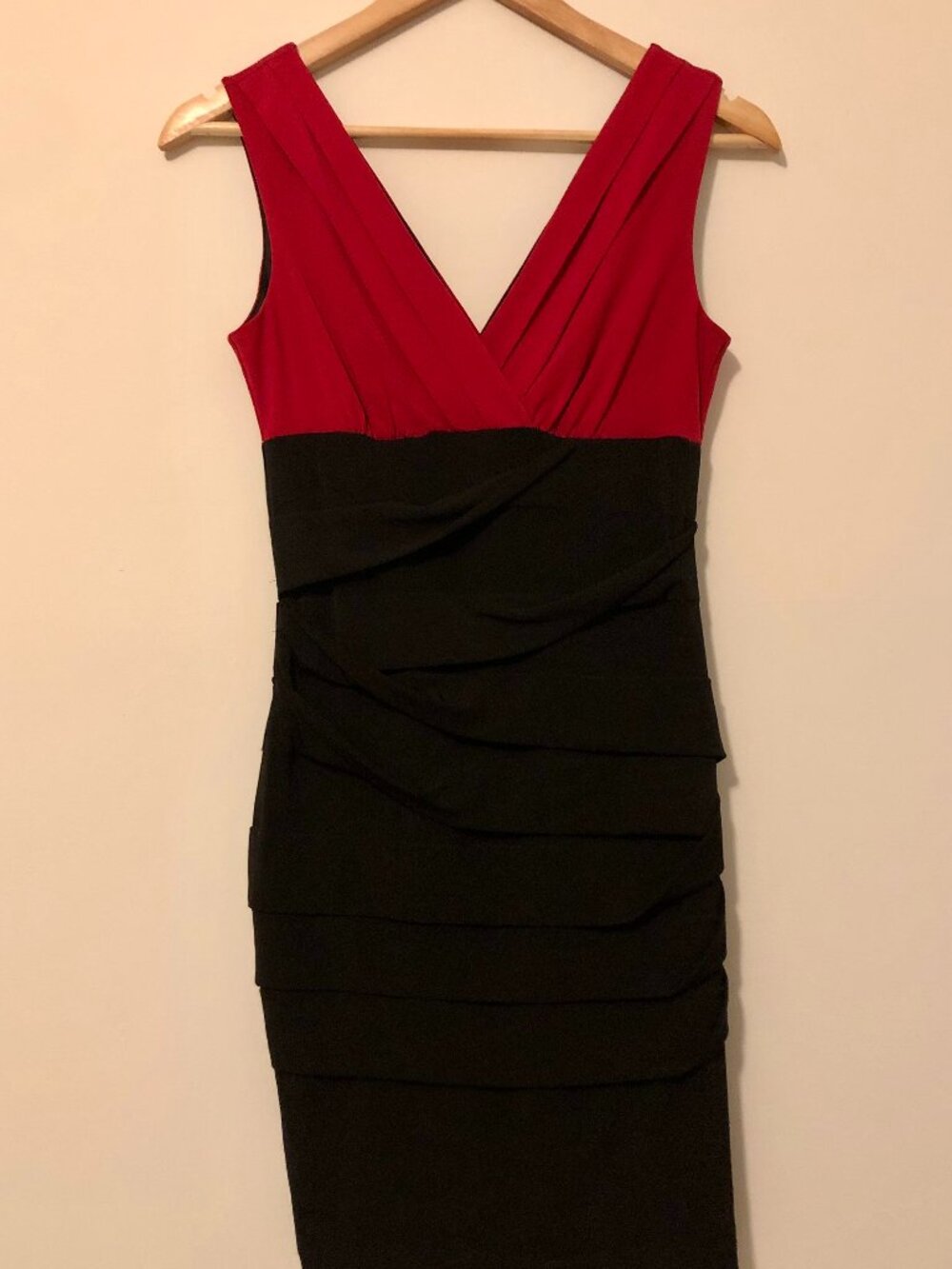 Enfocus Studio Red Black Sleeveless V-Neckline Mini Cocktail Dress Size 4 (NWOT)
